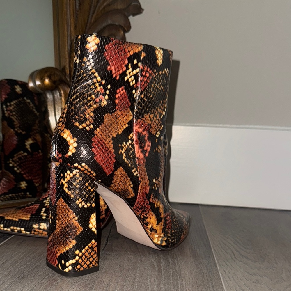 Steve Madden Black and Brown Heeled Boots - Picture 2 of 5